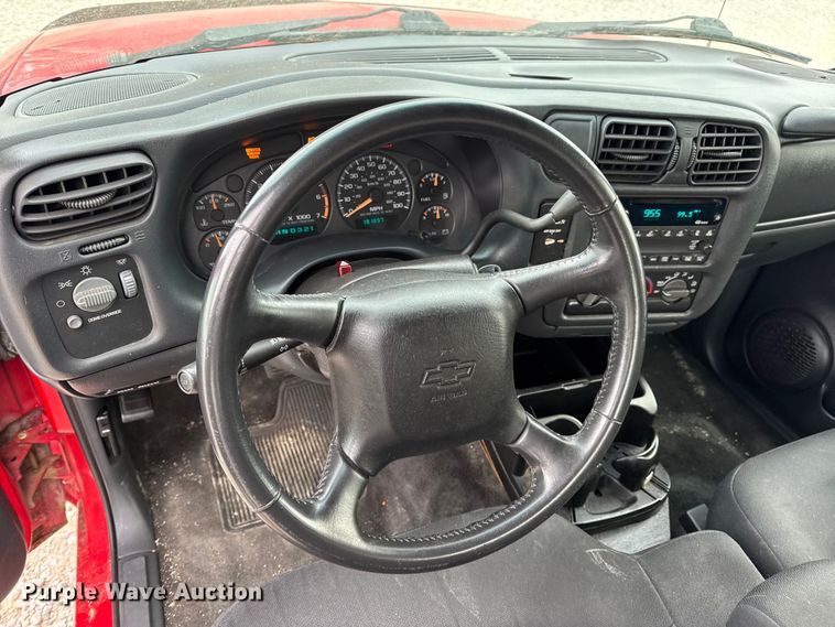 image for item EN0719 2003 Chevrolet S10 LS Ext. Cab pickup truck