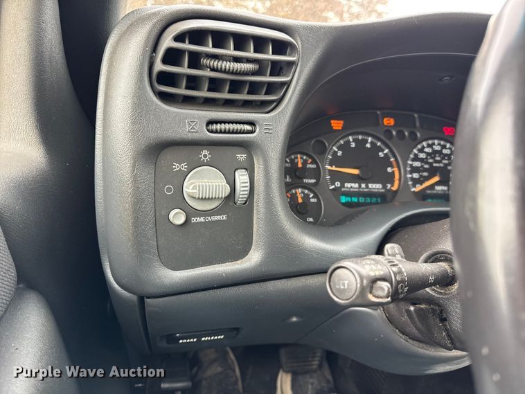 image for item EN0719 2003 Chevrolet S10 LS Ext. Cab pickup truck