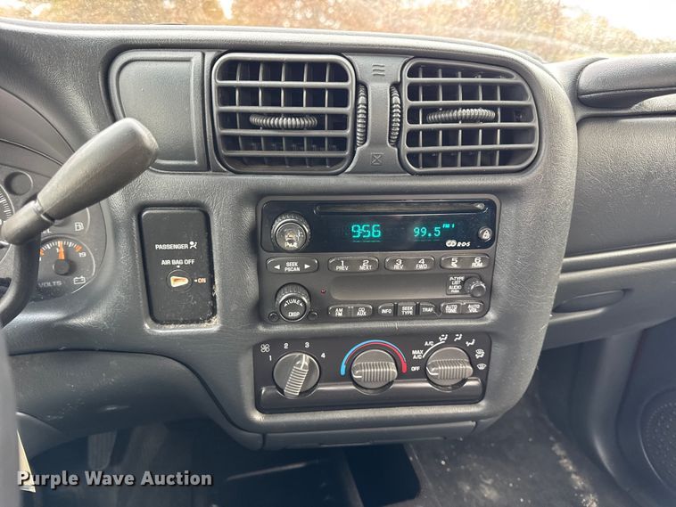 image for item EN0719 2003 Chevrolet S10 LS Ext. Cab pickup truck