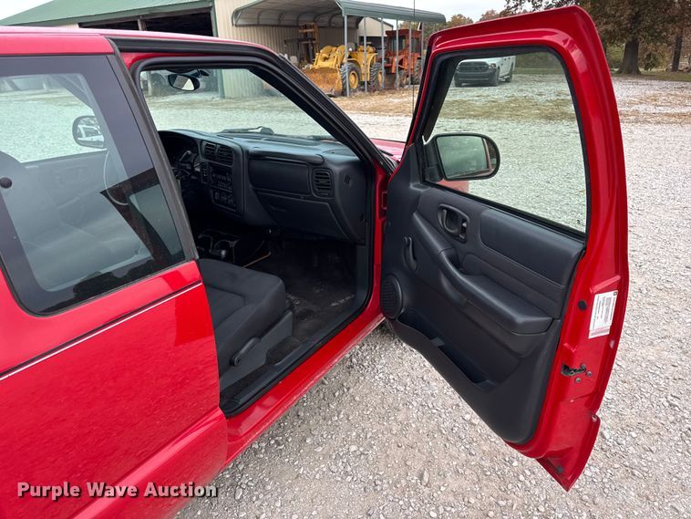 image for item EN0719 2003 Chevrolet S10 LS Ext. Cab pickup truck