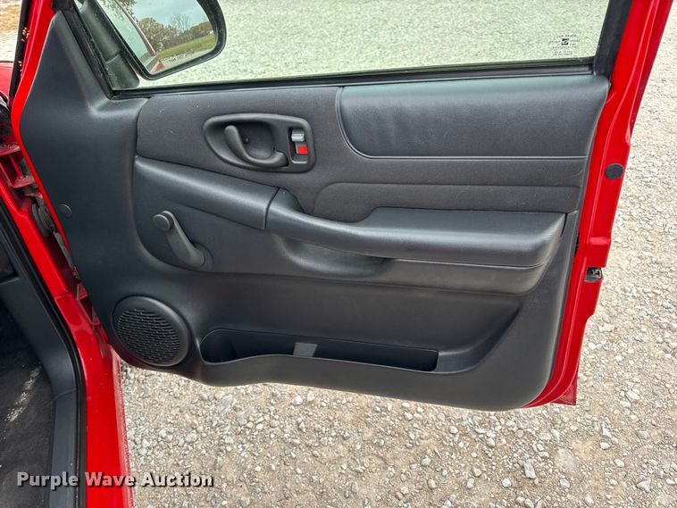 image for item EN0719 2003 Chevrolet S10 LS Ext. Cab pickup truck