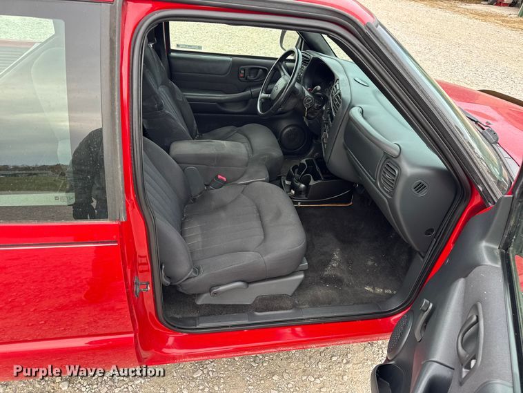 image for item EN0719 2003 Chevrolet S10 LS Ext. Cab pickup truck