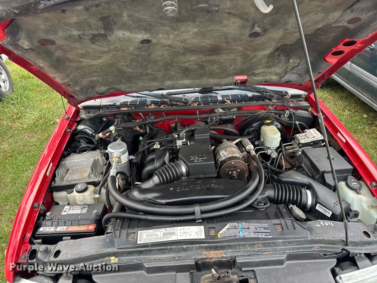 image for item EN0719 2003 Chevrolet S10 LS Ext. Cab pickup truck