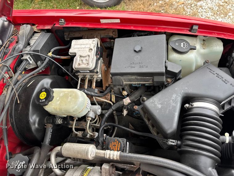 image for item EN0719 2003 Chevrolet S10 LS Ext. Cab pickup truck