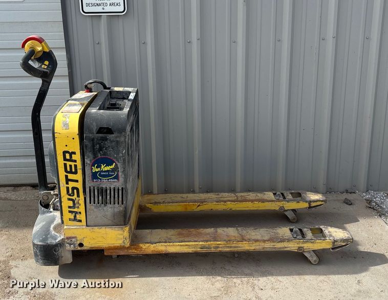image for item EN5812 Hyster W40Z pallet jack