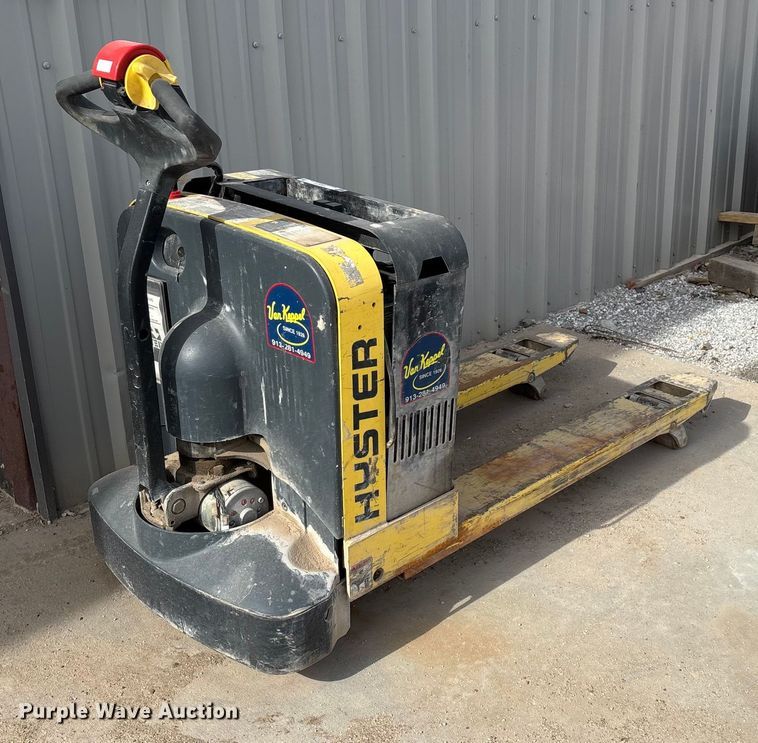 image for item EN5812 Hyster W40Z pallet jack