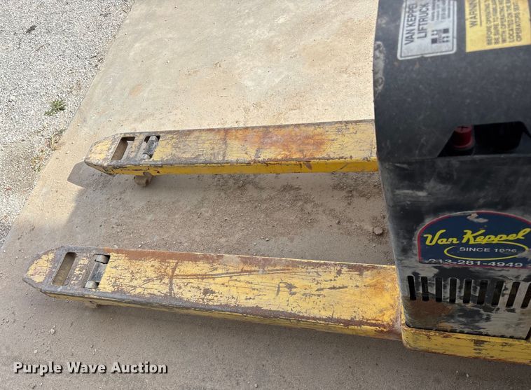 image for item EN5812 Hyster W40Z pallet jack