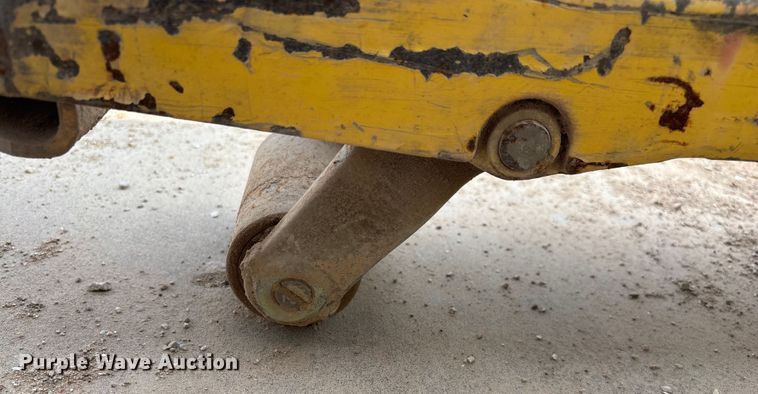 image for item EN5812 Hyster W40Z pallet jack