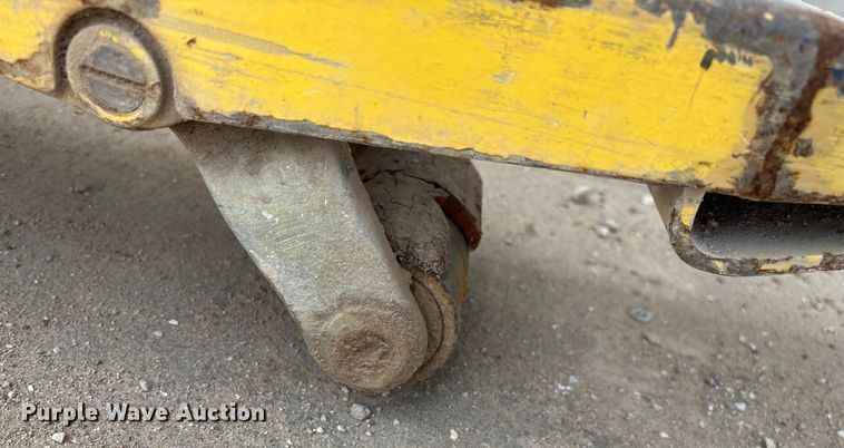 image for item EN5812 Hyster W40Z pallet jack