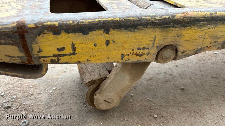 image for item EN5812 Hyster W40Z pallet jack