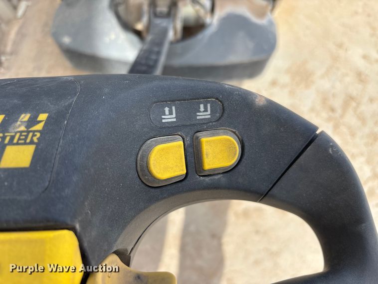 image for item EN5812 Hyster W40Z pallet jack