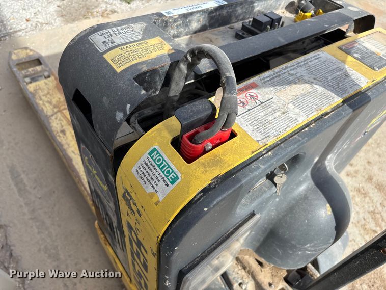 image for item EN5812 Hyster W40Z pallet jack