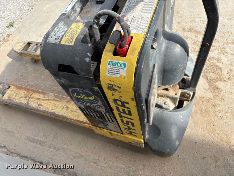 image for item EN5812 Hyster W40Z pallet jack