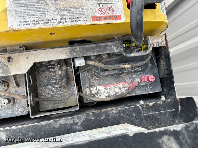 image for item EN5812 Hyster W40Z pallet jack