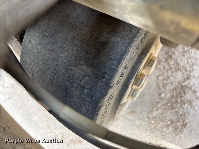 image for item EN5812 Hyster W40Z pallet jack