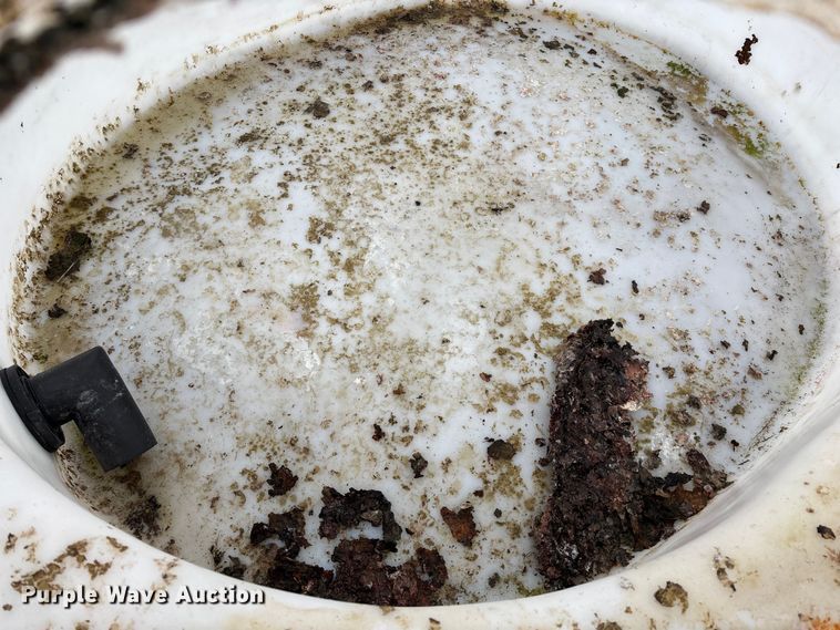 image for item EN5855 (2) poly tanks