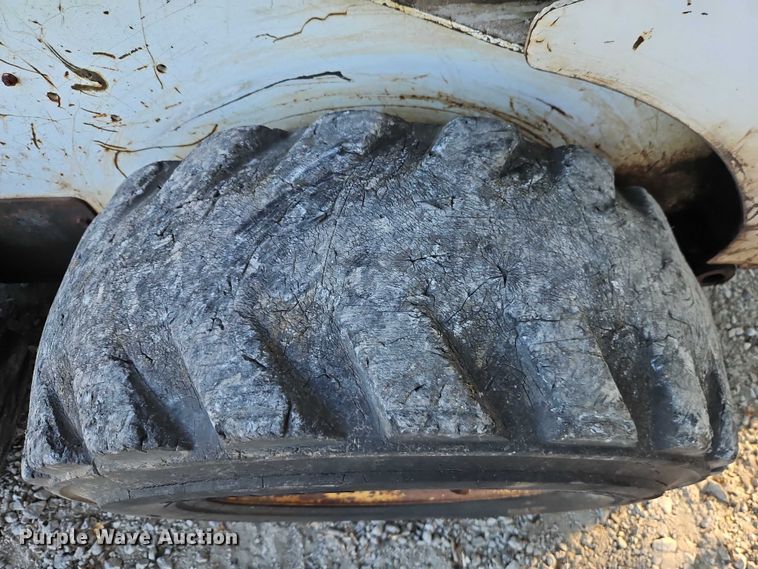 image for item EO4722 1994 Bobcat 853 skid steer loader