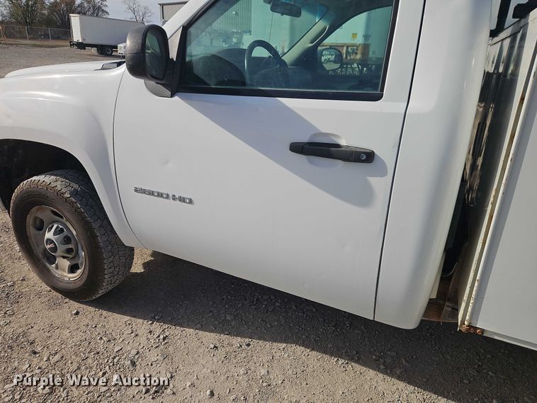 image for item EO4813 2012 GMC Sierra 2500HD utility bed pickup truck