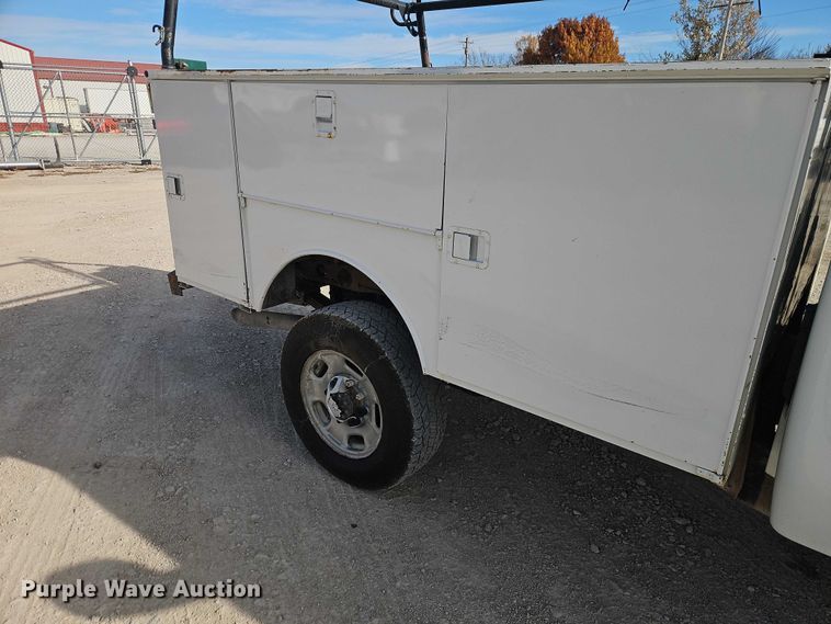 image for item EO4813 2012 GMC Sierra 2500HD utility bed pickup truck