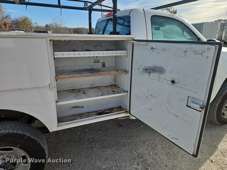 image for item EO4813 2012 GMC Sierra 2500HD utility bed pickup truck