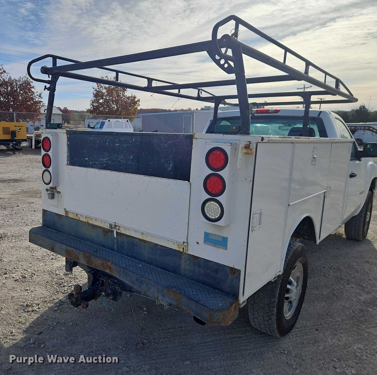 image for item EO4813 2012 GMC Sierra 2500HD utility bed pickup truck