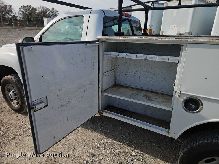 image for item EO4813 2012 GMC Sierra 2500HD utility bed pickup truck