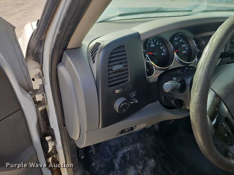 image for item EO4813 2012 GMC Sierra 2500HD utility bed pickup truck