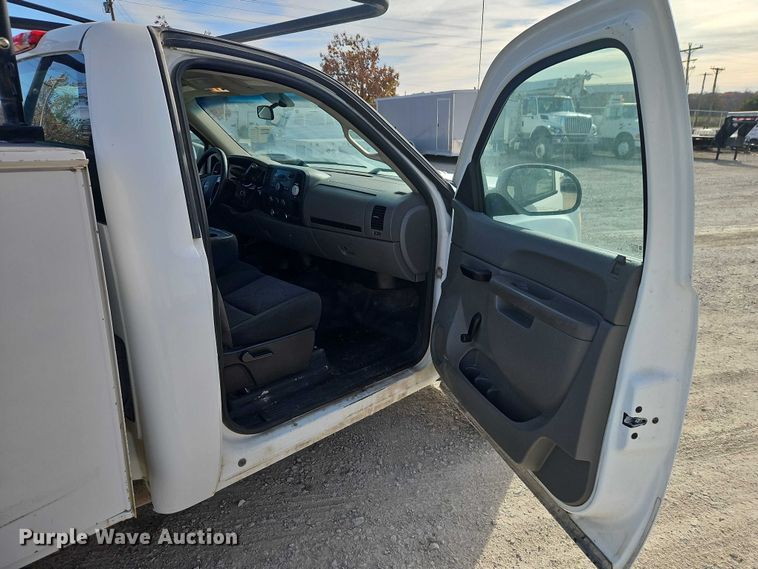 image for item EO4813 2012 GMC Sierra 2500HD utility bed pickup truck