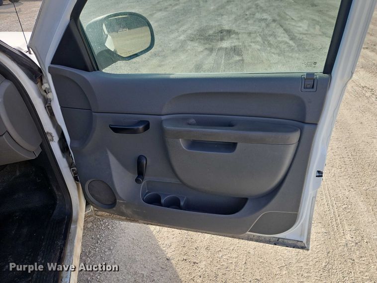 image for item EO4813 2012 GMC Sierra 2500HD utility bed pickup truck