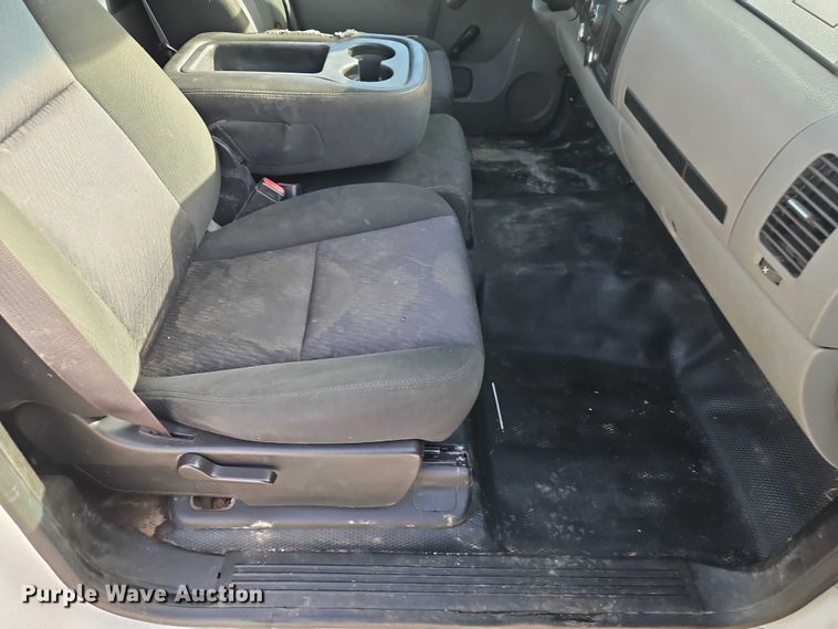 image for item EO4813 2012 GMC Sierra 2500HD utility bed pickup truck