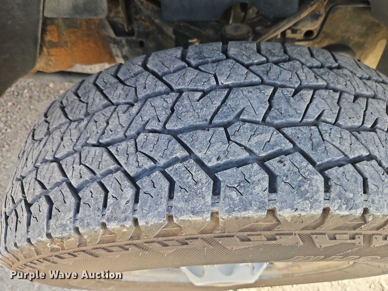 image for item EO4813 2012 GMC Sierra 2500HD utility bed pickup truck