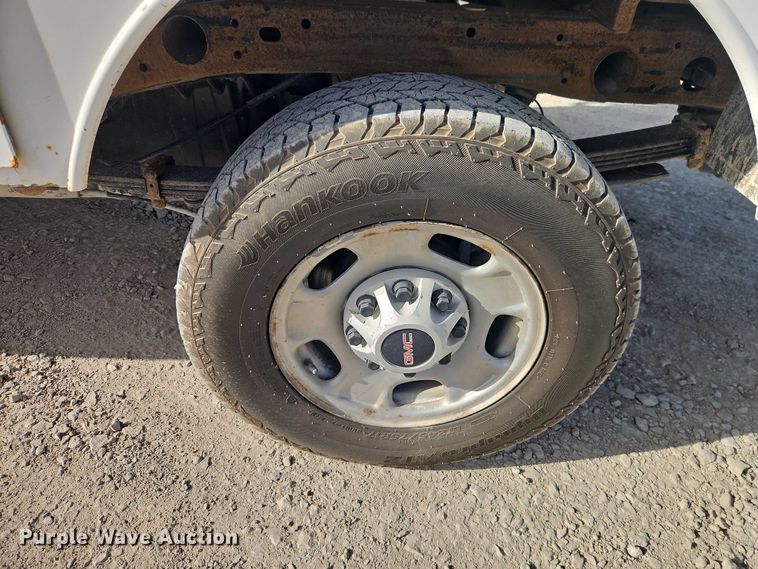 image for item EO4813 2012 GMC Sierra 2500HD utility bed pickup truck