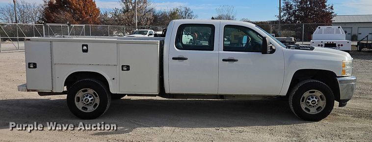 image for item EO4814 2013 Chevrolet Silverado 2500HD Crew Cab utility bed pickup truck