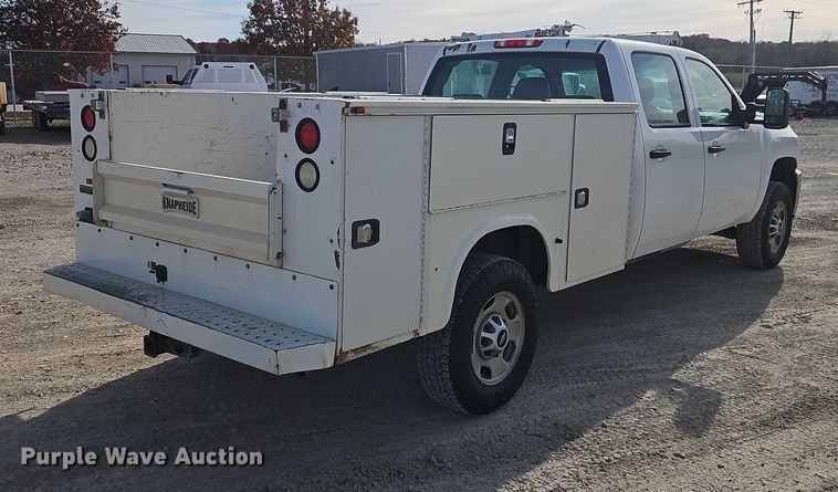 image for item EO4814 2013 Chevrolet Silverado 2500HD Crew Cab utility bed pickup truck