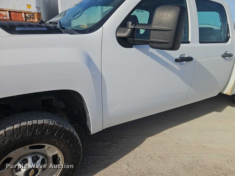 image for item EO4814 2013 Chevrolet Silverado 2500HD Crew Cab utility bed pickup truck