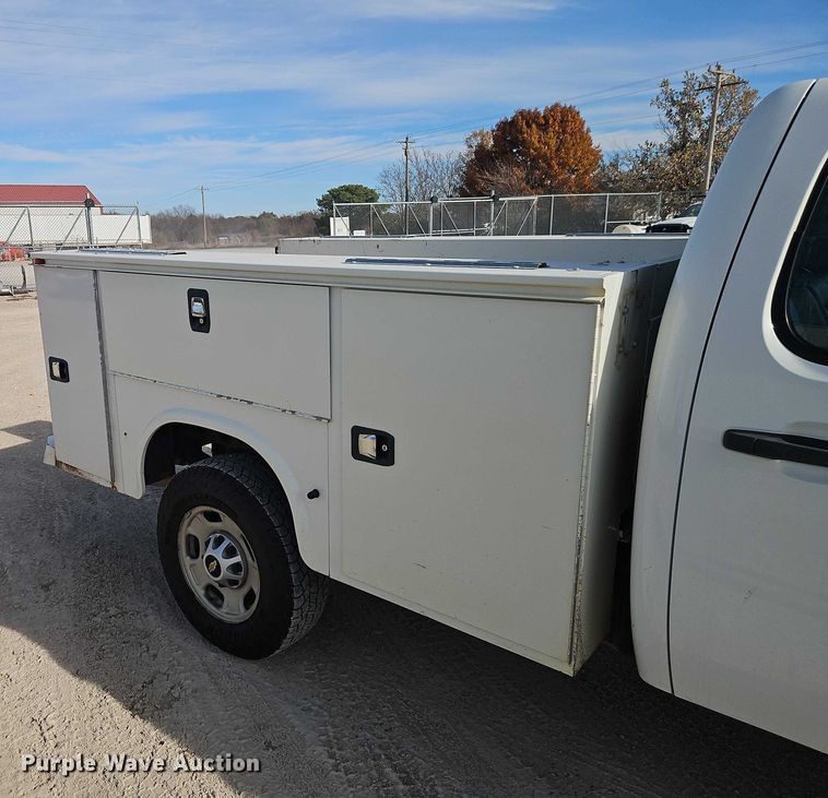 image for item EO4814 2013 Chevrolet Silverado 2500HD Crew Cab utility bed pickup truck