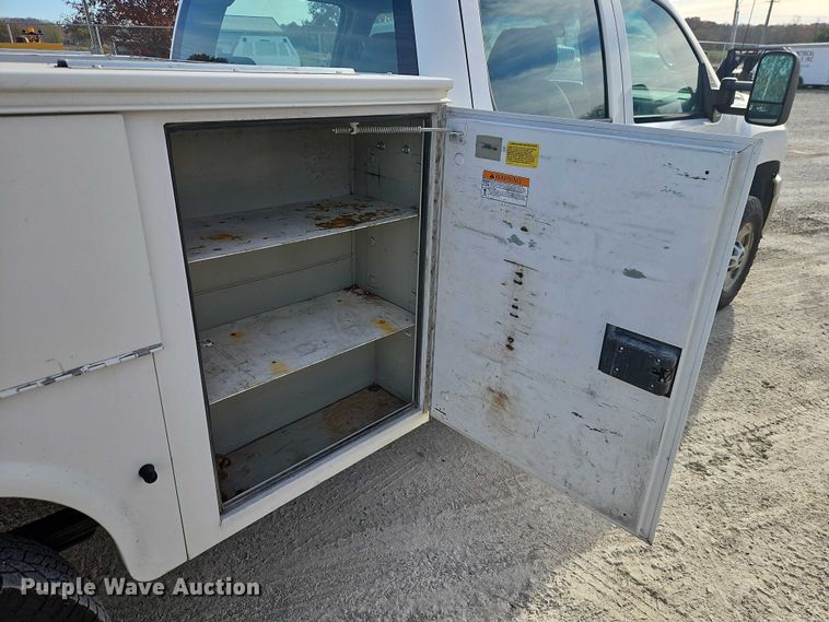 image for item EO4814 2013 Chevrolet Silverado 2500HD Crew Cab utility bed pickup truck