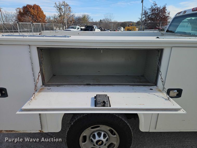 image for item EO4814 2013 Chevrolet Silverado 2500HD Crew Cab utility bed pickup truck