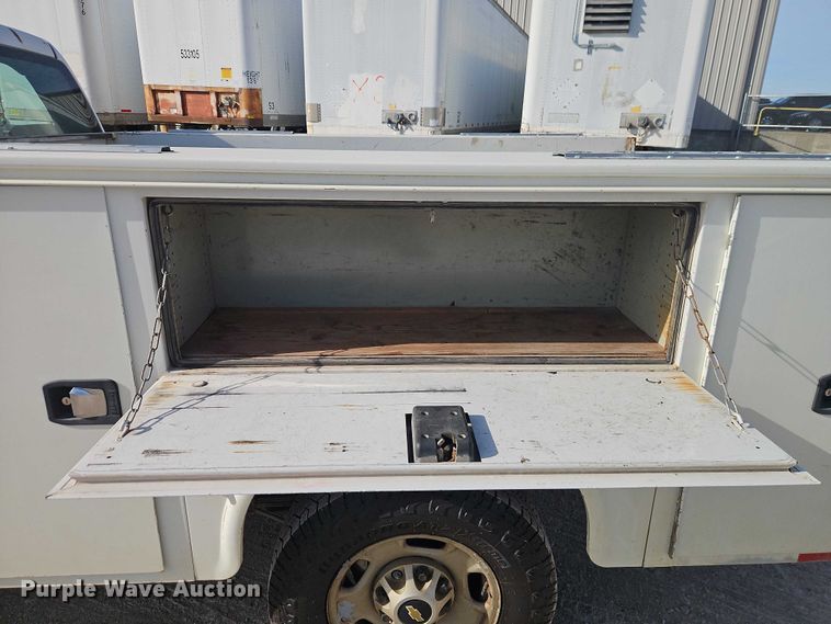 image for item EO4814 2013 Chevrolet Silverado 2500HD Crew Cab utility bed pickup truck