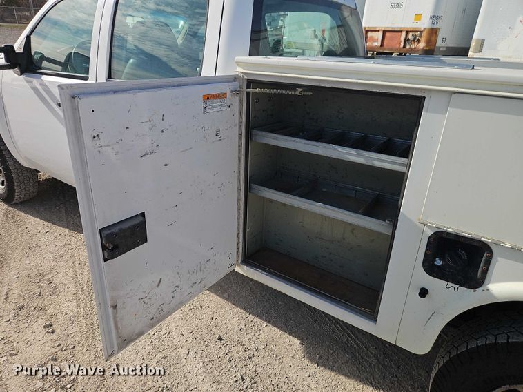 image for item EO4814 2013 Chevrolet Silverado 2500HD Crew Cab utility bed pickup truck