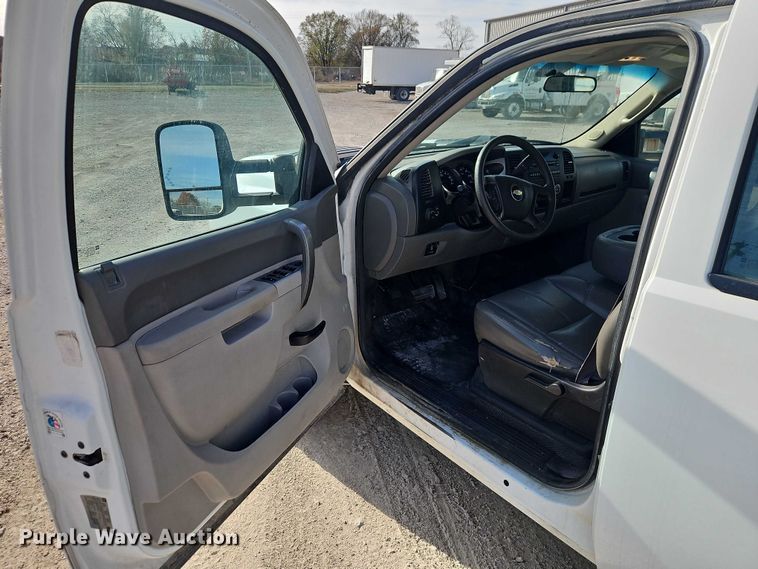 image for item EO4814 2013 Chevrolet Silverado 2500HD Crew Cab utility bed pickup truck