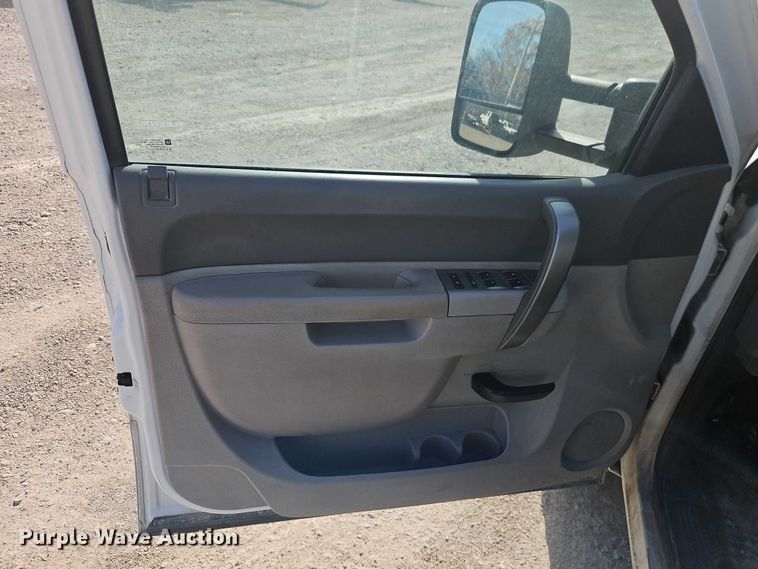 image for item EO4814 2013 Chevrolet Silverado 2500HD Crew Cab utility bed pickup truck