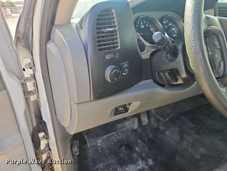 image for item EO4814 2013 Chevrolet Silverado 2500HD Crew Cab utility bed pickup truck