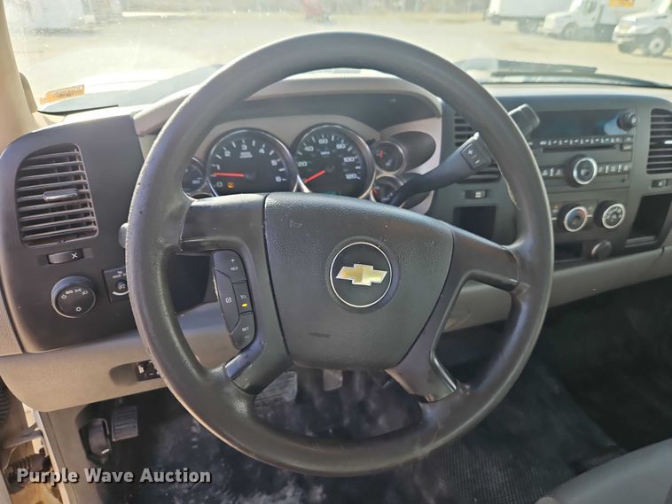 image for item EO4814 2013 Chevrolet Silverado 2500HD Crew Cab utility bed pickup truck