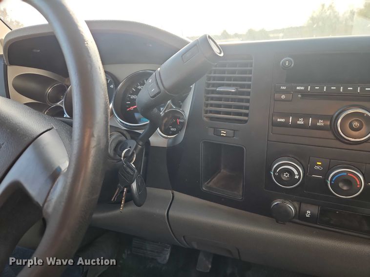 image for item EO4814 2013 Chevrolet Silverado 2500HD Crew Cab utility bed pickup truck