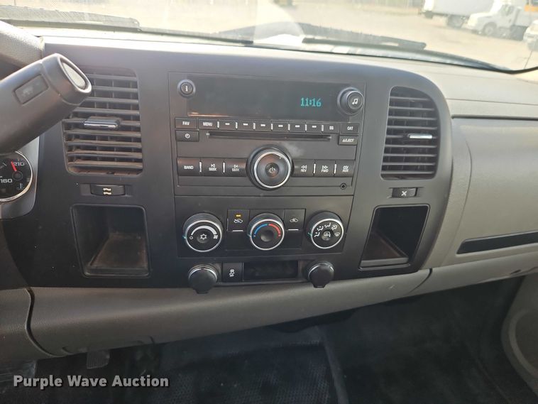 image for item EO4814 2013 Chevrolet Silverado 2500HD Crew Cab utility bed pickup truck