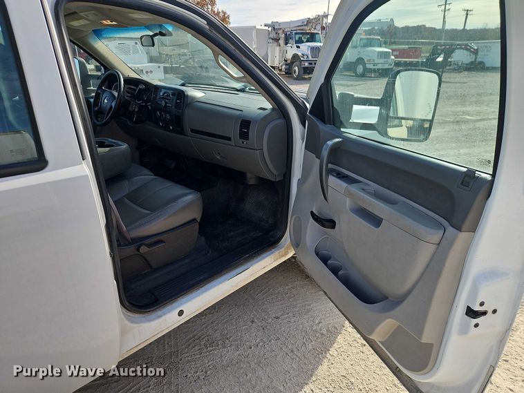 image for item EO4814 2013 Chevrolet Silverado 2500HD Crew Cab utility bed pickup truck