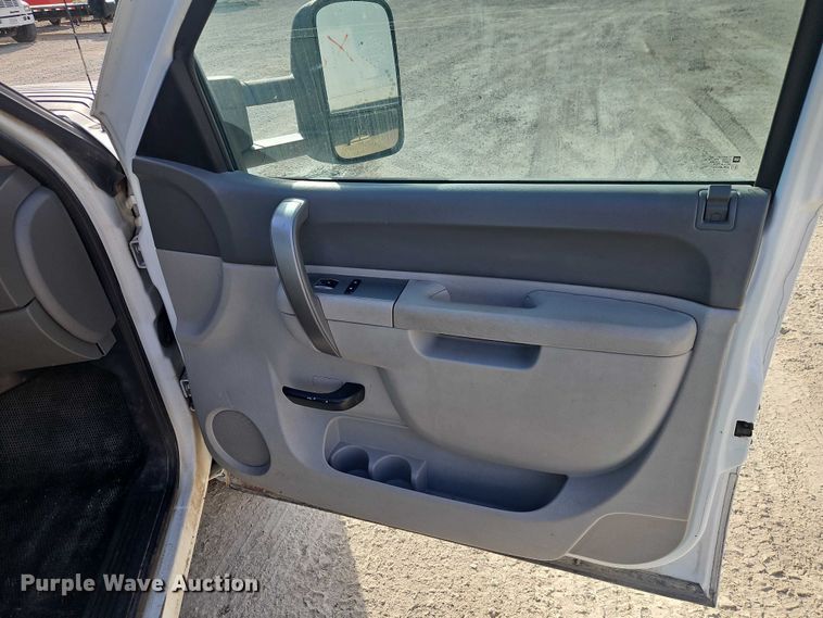 image for item EO4814 2013 Chevrolet Silverado 2500HD Crew Cab utility bed pickup truck