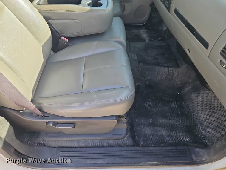 image for item EO4814 2013 Chevrolet Silverado 2500HD Crew Cab utility bed pickup truck