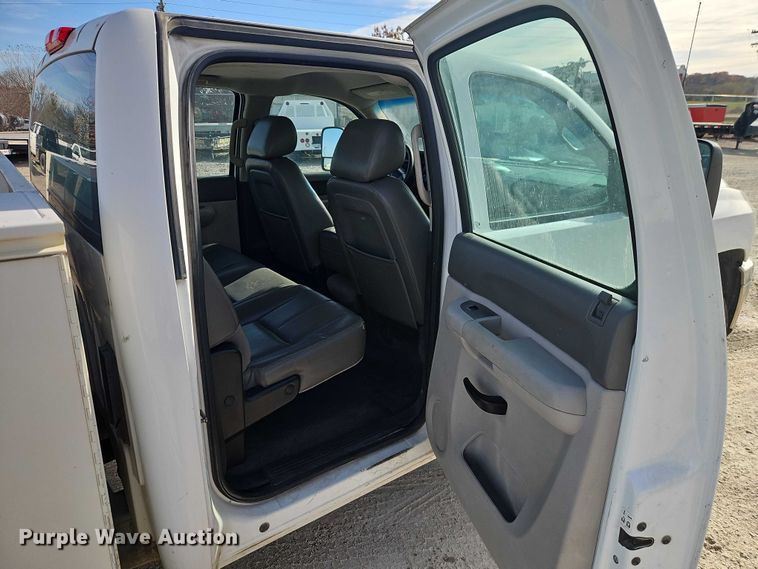 image for item EO4814 2013 Chevrolet Silverado 2500HD Crew Cab utility bed pickup truck